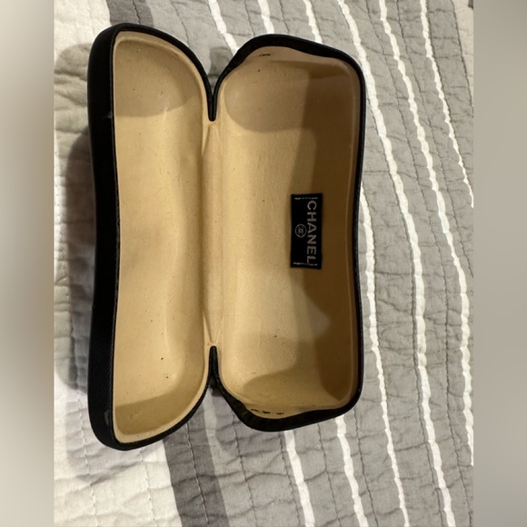 USED OLD CHANEL GLASSES CASE BLACK - Picture 4 of 4